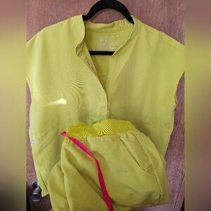 FIGS Med Rafaela And XXL Zamoras